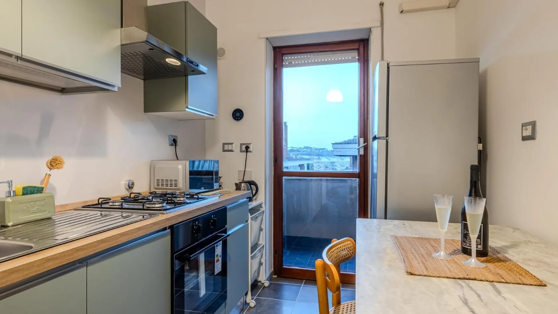 Vatican, 2 Bedrooms With Terraces And Garage Rome 0*,  Italy